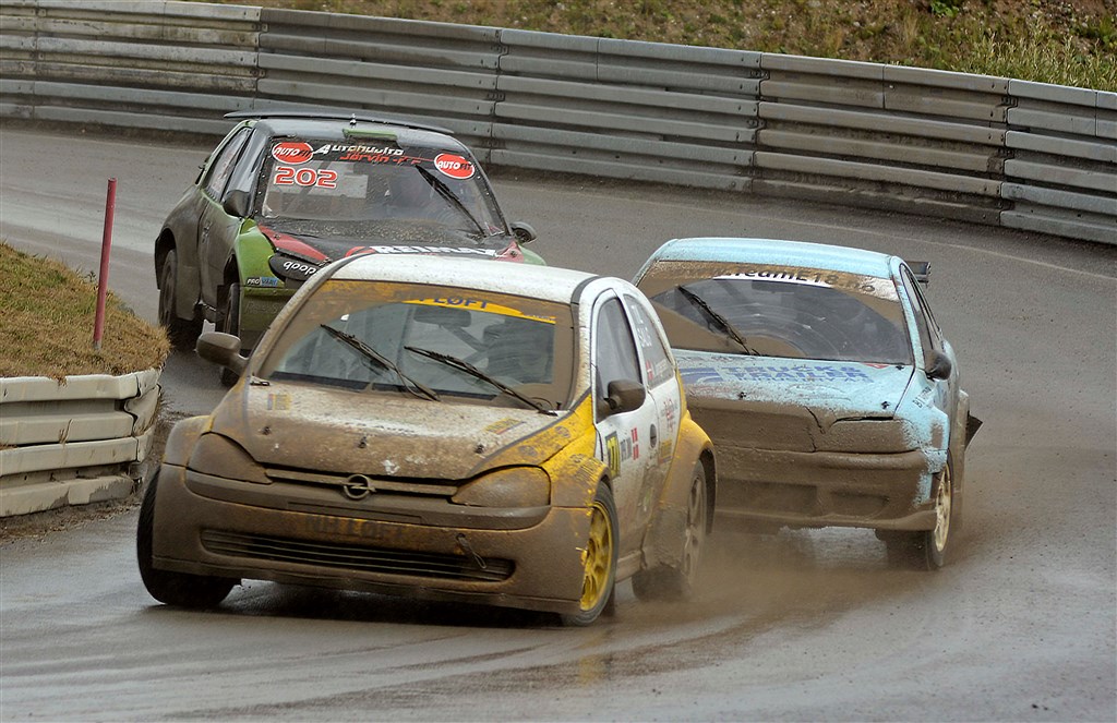Allan Jørgensen fightede sædvanen tro med fuld musik, og var tæt på at nå finalen i NEZ 2000.
(Foto: Åge Keseler Kirketerp)